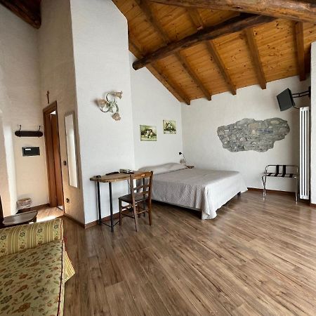 Hotel La Torre Castiglione dʼIntelvi Buitenkant foto