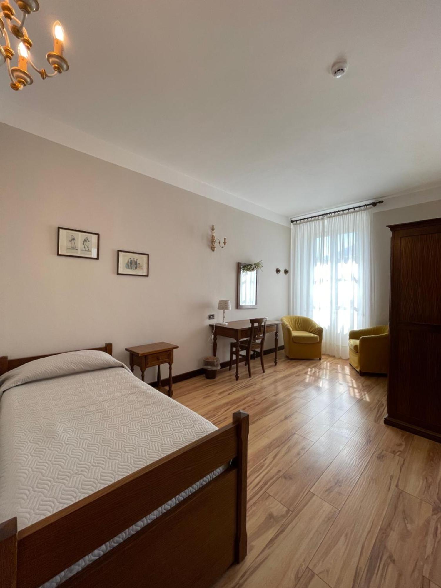 Hotel La Torre Castiglione dʼIntelvi Buitenkant foto