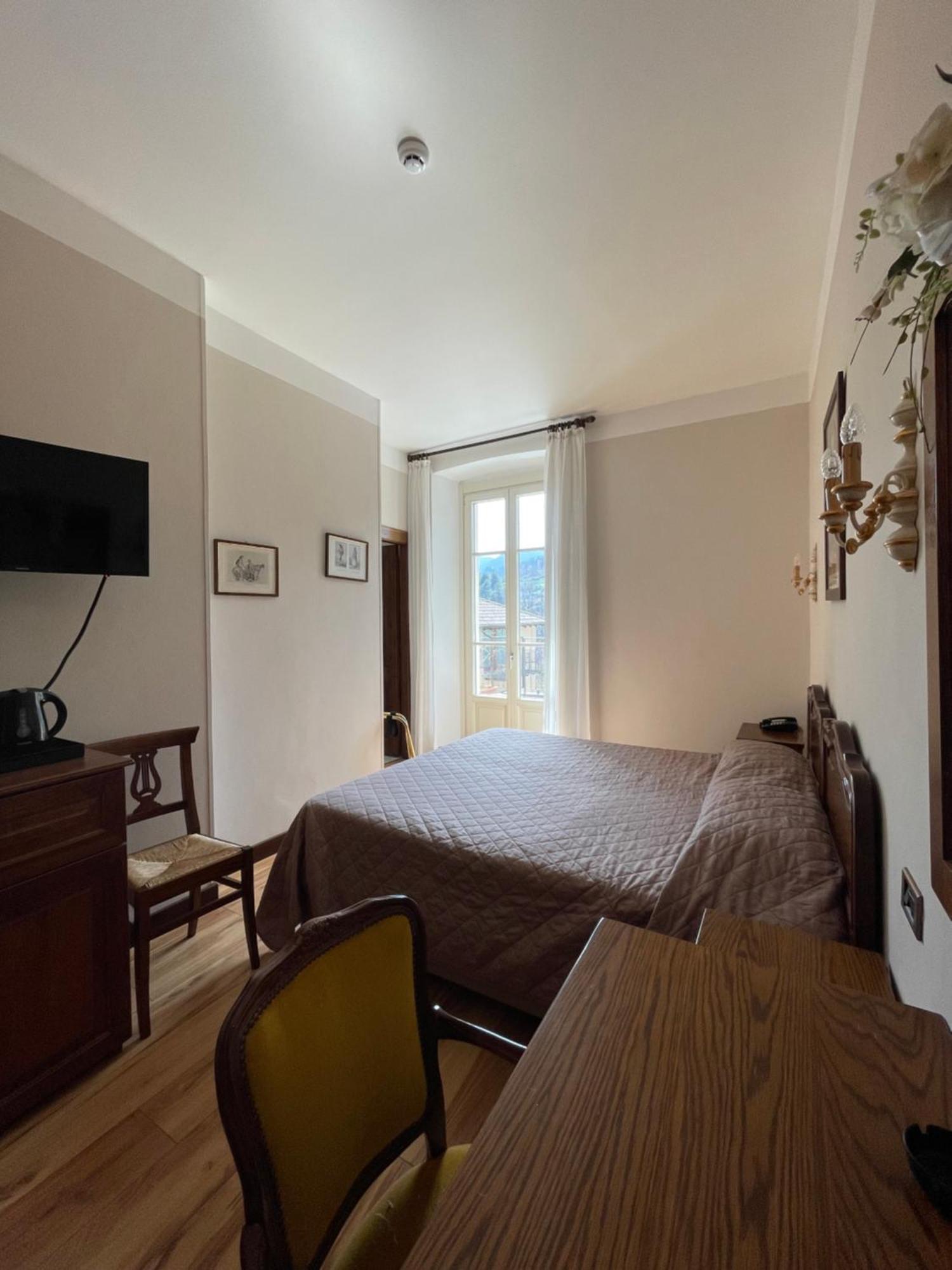 Hotel La Torre Castiglione dʼIntelvi Buitenkant foto